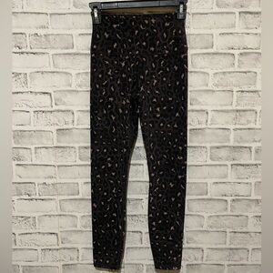 Women’s Varley gray/black/tan cheetah leopard print leggings like new XS